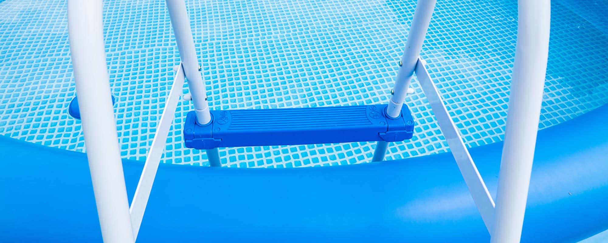 Pool ladder